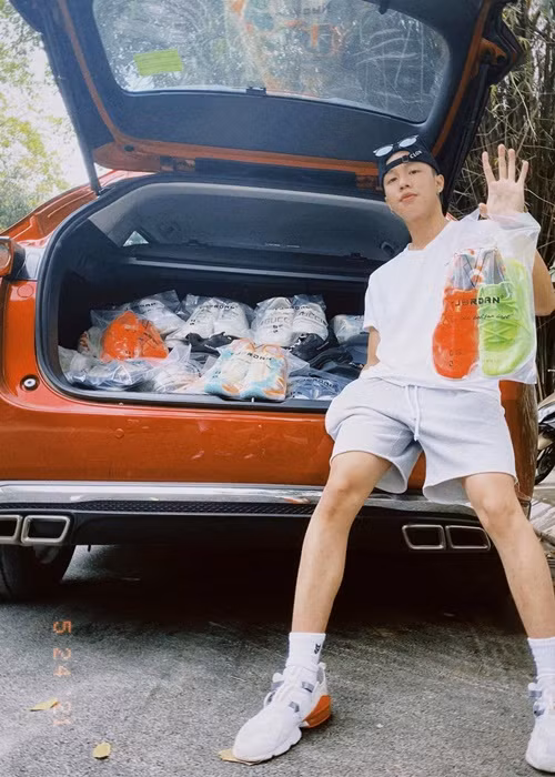 Con trai của Vân Dung được khen ngợi có dung mạo hot boy.