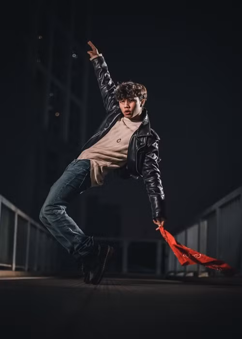 Con trai của Vân Dung có năng khiếu nghệ thuật. Hiện tại, Long Vũ học khoa Diễn viên Kịch - Điện ảnh, trường Đại học Sân khấu - Điện ảnh Hà Nội.