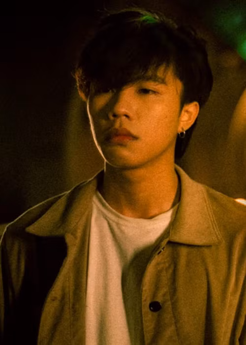 Long Vũ sở hữu vẻ ngoài điển trai, nam tính.