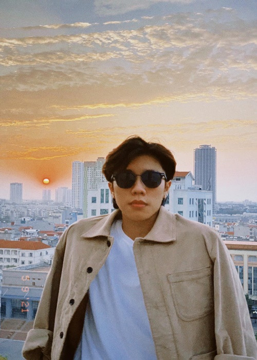 Cuoc song o tuoi 21 cua con trai Van Dung co gi dac biet?