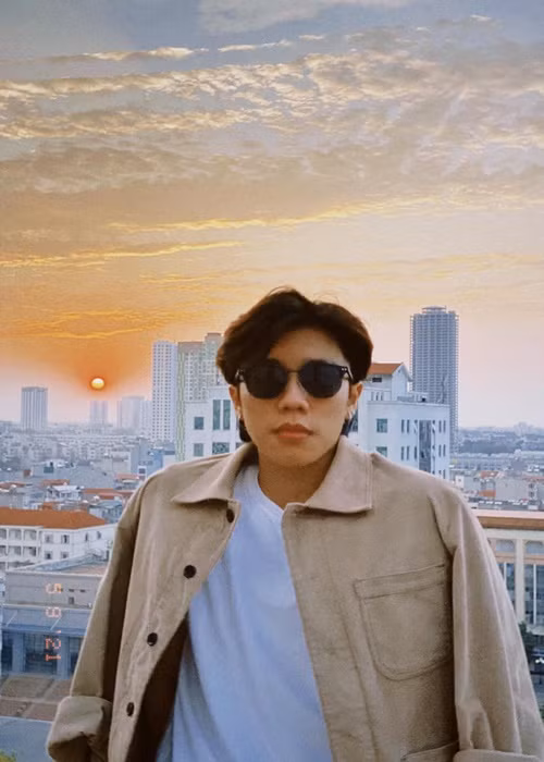 Cuộc sống ở tuổi 21 của con trai Vân Dung có gì đặc biệt? Cuoc song o tuoi 21 cua con trai Van Dung co gi dac biet?