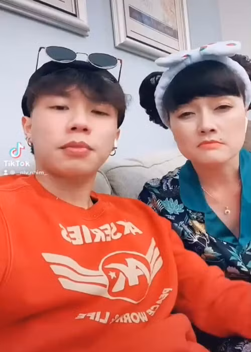 Long Vũ coi mẹ như thần tượng. Điều này khiến Vân Dung rất tự hào.