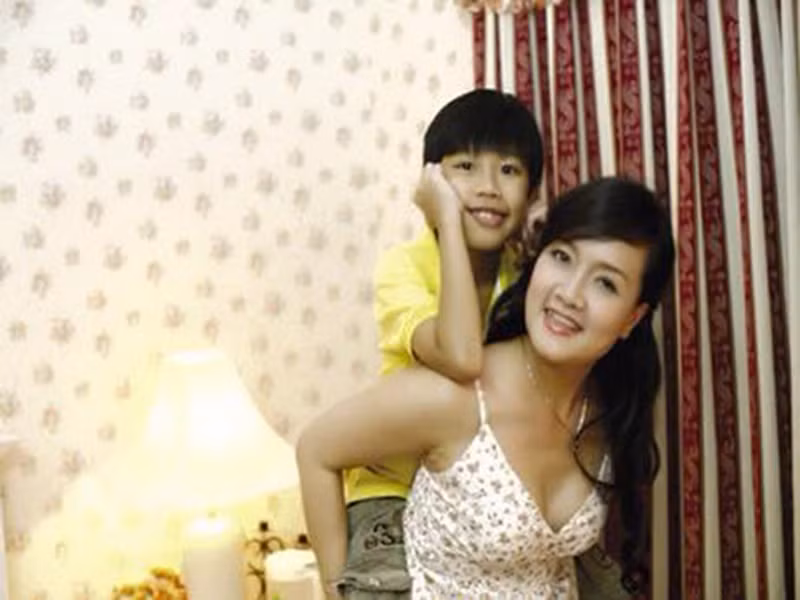 Khi Long Vũ còn nhỏ, Vân Dung ít khi để con lộ diện trước truyền thông. Vài năm trở lại đây, nữ nghệ sĩ hài mới chia sẻ nhiều hình ảnh của con trai.