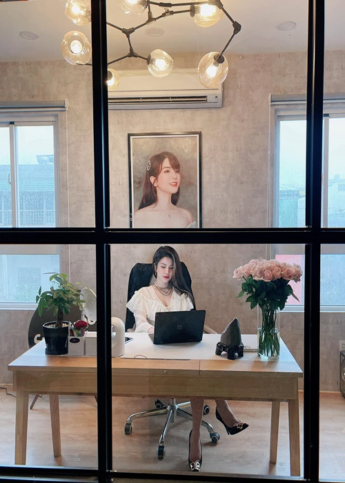 Diệp Lâm Anh có những thành công nhất định khi làm người mẫu, đóng phim. Trong những năm chung sống với thiếu gia Đức Phạm, cô tập trung kinh doanh. Diệp Lâm Anh sở hữu chuỗi các cửa hàng trà sữa nổi tiếng ở cả Hà Nội và TPHCM, thương hiệu thời trang, quán bar.