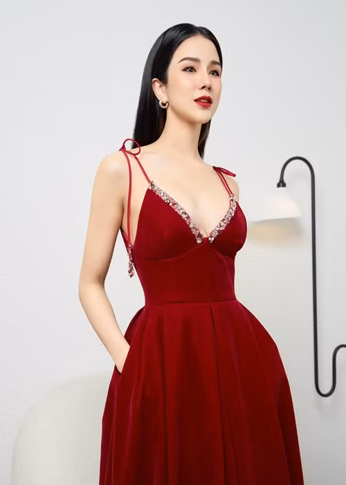 Nữ người mẫu đã dọn ra khỏi nhà chồng từ cuối năm 2021.