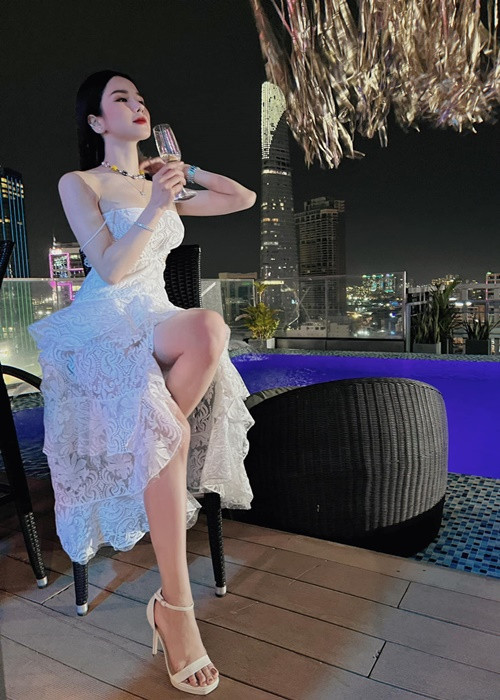 Theo Diệp Lâm Anh, chồng của cô lạnh nhạt trong khi cô cố gắng cứu vãn hôn nhân.