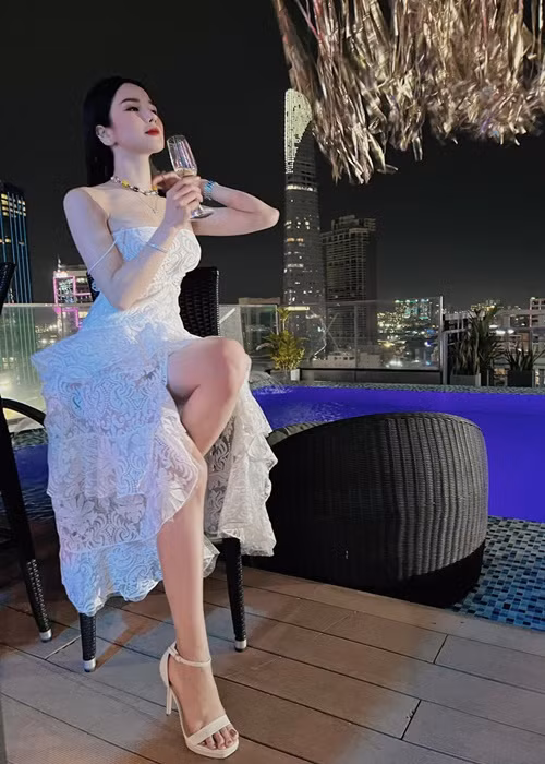 Theo Diệp Lâm Anh, chồng của cô lạnh nhạt trong khi cô cố gắng cứu vãn hôn nhân.