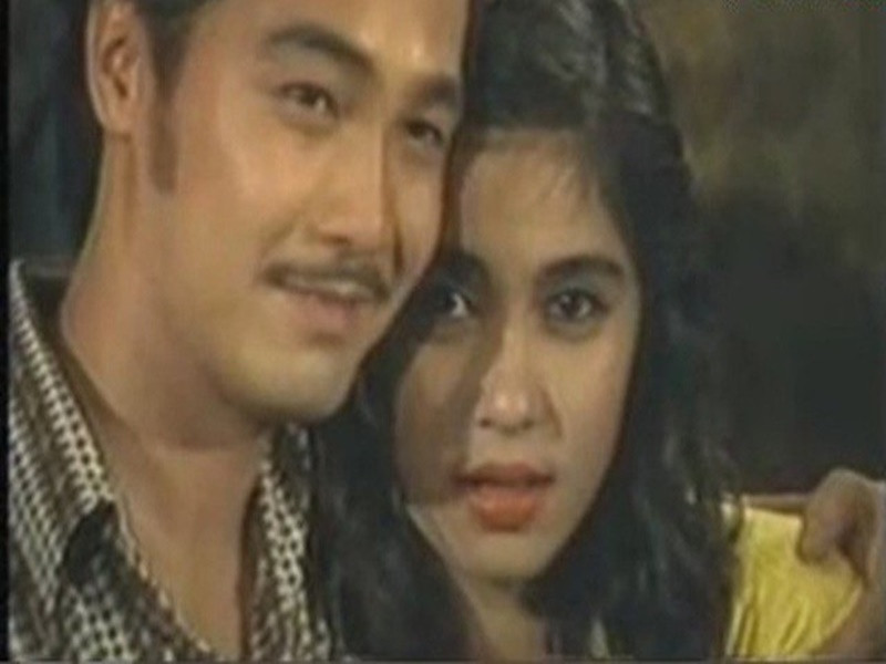 Ở tuổi 50, Việt Trinh dừng đóng phim. Ngày còn trẻ, cô tham gia nhiều bộ phim. Một trong “những người tình màn ảnh” của Việt Trinh là Lý Hùng. Số lượng phim hai người đóng chung lên tới con số hơn 30 như: “Ngọc trong đá”, “Lệnh truy nã”, “Ngôi nhà oan khốc”, “Tình nàng áo trắng”. Ảnh: Tổ Quốc