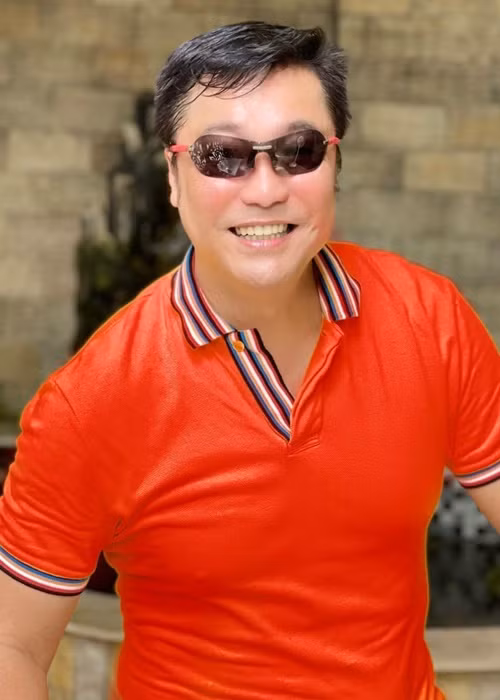 Ngoài ca hát, tham gia gameshow, hiện tại, Lý Hùng còn điều hành hãng phim gia đình và kinh doanh bất động sản. Ảnh: FB Lý Hùng