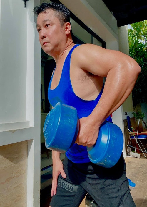 Ở tuổi 53, Lý Hùng sở hữu thân hình vạm vỡ nhờ tích cực tập luyện. Ảnh: FB Lý Hùng