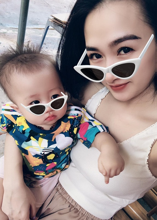 Hà Nhung sinh con gái đầu lòng năm 2019.