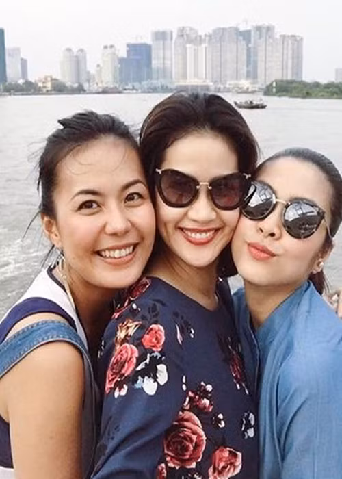 Ngày sinh con thứ 3, Hà Tăng nhắn tin ngay cho Thân Thúy Hà.