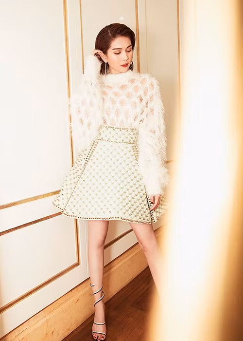 Đường tình duyên của Ngọc Trinh đến nay khá lận đận. Cô từng yêu tỷ phú Hoàng Kiều và một đại gia người Singapore nhưng cả hai mối quan hệ đều tan vỡ.