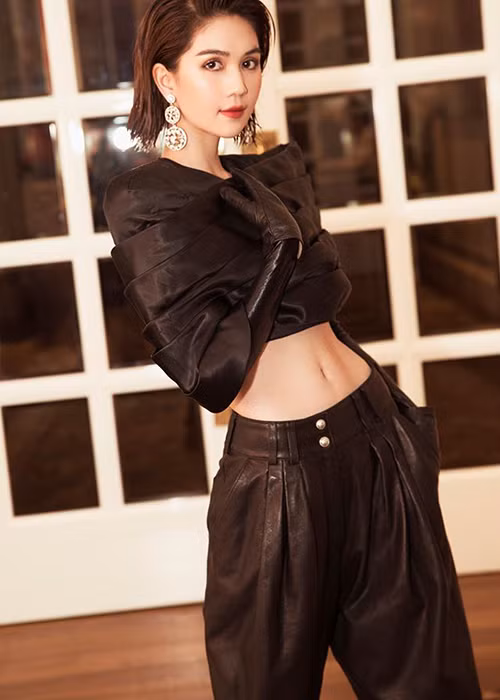 Từ khi gặp gỡ đến khi chia tay, Ngọc Trinh chưa từng để lộ danh tính lẫn hình ảnh bạn trai đại gia.