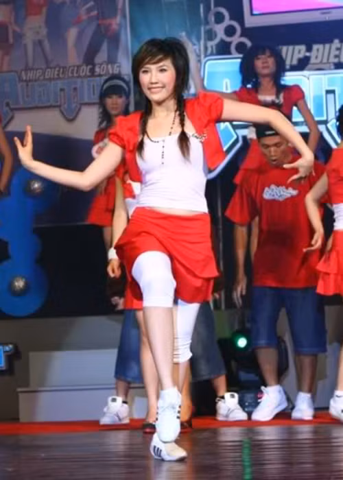 Nữ ca sĩ trẻ trung, nhí nhảnh khi mới thành sao. Ảnh: My Idol