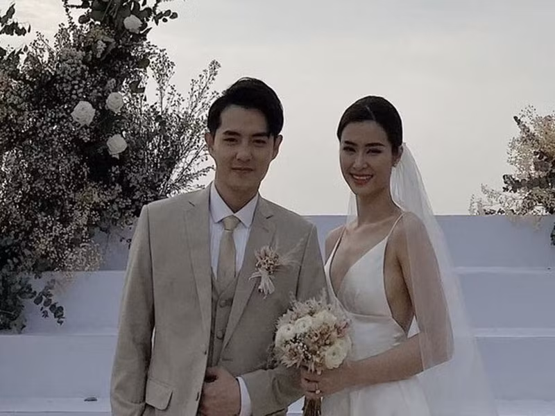 Trong giây phút trọng đại, Ông Cao Thắng nói cảm ơn Đông Nhi đồng ý cho anh trở thành chồng để chăm sóc cô và con của hai người làm dấy nghi vấn Đông Nhi có tin vui. Tuy phía, phía đại diện của cặp đôi phủ nhận.