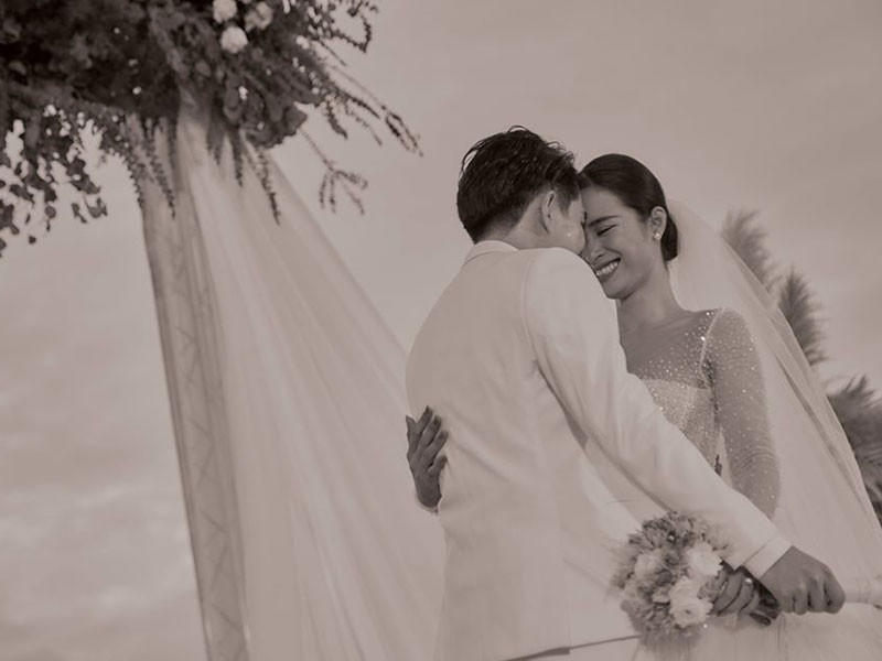 Cặp đôi cũng chuẩn bị 2 máy bay chuyên dụng đưa 400 người từ TP.HCM đến Phú Quốc, sau đó 14 xe cao cấp đón khách mời.