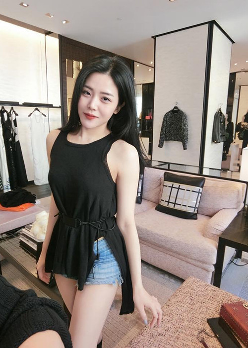 Thoại Liên trẻ trung, gợi cảm không kém cạnh Đông Nhi.