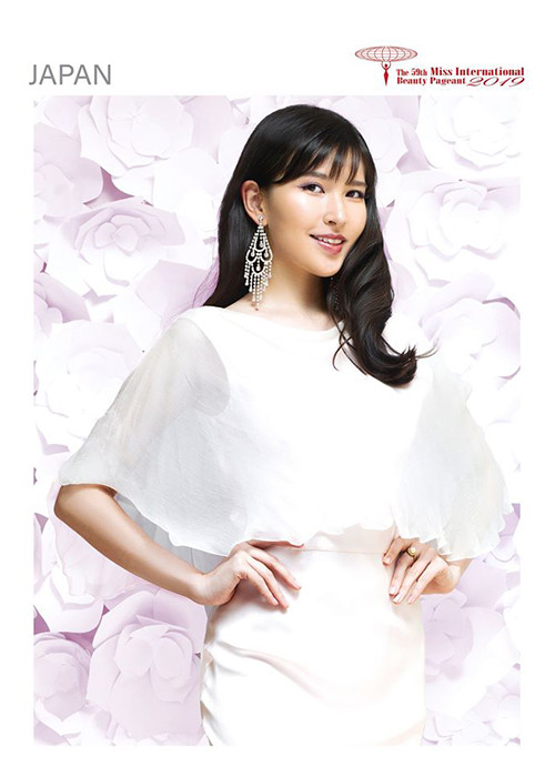 Tomomi Okada có cơ hội là người đẹp Nhật Bản thứ 2 giành vương miện Hoa hậu Quốc tế. Cô hiện có lợi thế là đại diện nước chủ nhà.