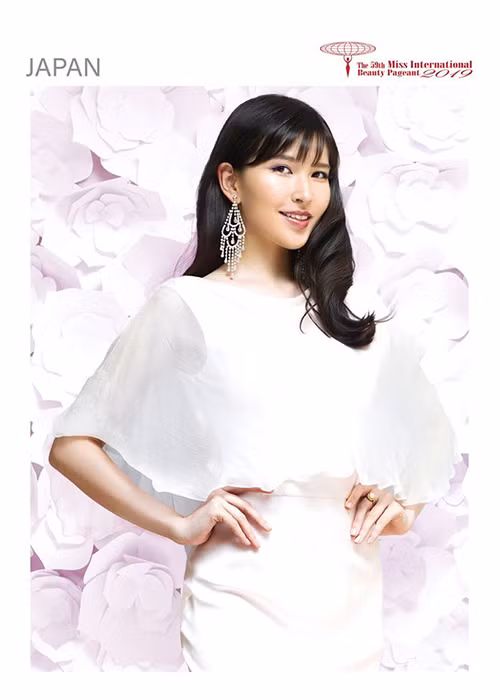 Tomomi Okada có cơ hội là người đẹp Nhật Bản thứ 2 giành vương miện Hoa hậu Quốc tế. Cô hiện có lợi thế là đại diện nước chủ nhà.