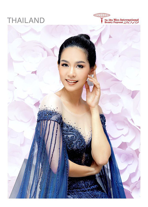 Sireethorn Leearamwat sở hữu nụ cười và mái tóc đẹp. Người hâm mộ hy vọng cô sẽ mang về cho Thái Lan vương miện Hoa hậu Quốc tế trong năm nay.