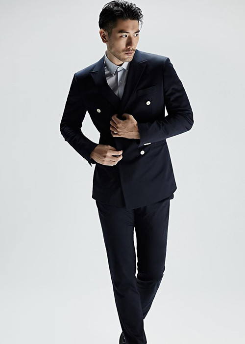 Theo Sina, khi Cao Dĩ Tường được cấp cứu tại chỗ, nam diễn viên Trần Vỹ Đình chắp tay cầu nguyện, các khách mời nữ bật khóc nức nở.