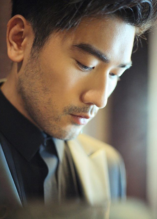 Trong lúc chạy ghi hình cho Chase me, anh đột nhiên ngã quỵ xuống đất. Sau đó, nam diễn viên được sơ cứu và chuyển đến bệnh viện nhưng cuối cùng đã không qua khỏi.