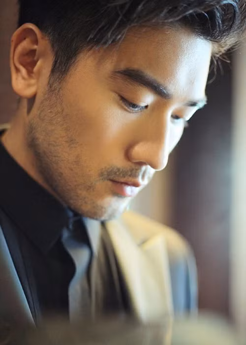 Trong lúc chạy ghi hình cho Chase me, anh đột nhiên ngã quỵ xuống đất. Sau đó, nam diễn viên được sơ cứu và chuyển đến bệnh viện nhưng cuối cùng đã không qua khỏi.