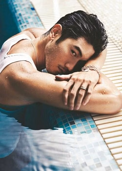 Anh còn là người mẫu Đài Loan duy nhất có mặt trong danh sách "100 gương mặt đẹp trai nhất thế giới" do tạp chí TC Candler (Mỹ) bình chọn trong 5 năm liền (2013-2016).