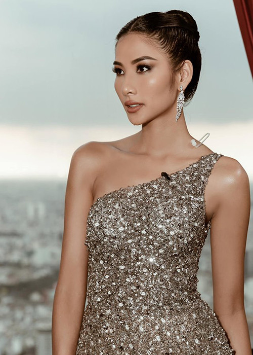 Hoàng Thùy hiện sở hữu vóc dáng gợi cảm, phù hợp với tiêu chí cuộc thi Hoa hậu Hoàn vũ Thế giới.