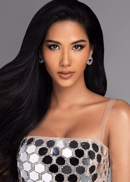 Năm ngoái, H'hen Niê mang về cho Việt Nam danh hiệu top 5 Hoa hậu Hoàn vũ Thế giới. Năm nay, người kế nhiệm là Hoàng Thùy.