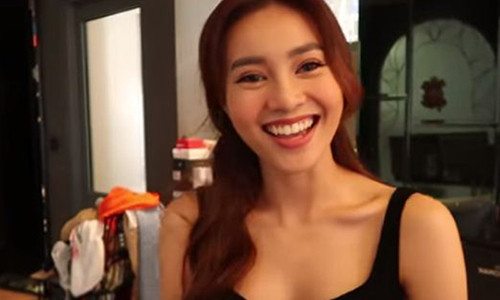 Biết rằng không thể giấu chuyện trộm dép, Lan Ngọc nhắn nhủ Đông Nhi trả giúp tiền đền đôi dép nếu không thì coi như trừ vào tiền mừng cưới sau này của cô.