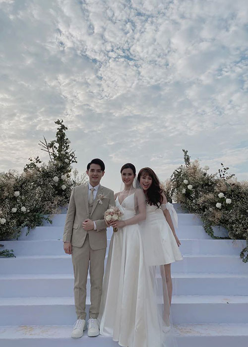 Đông Nhi - Ông Cao Thắng đẹp đôi bên biên đạo múa Lan Nhi.