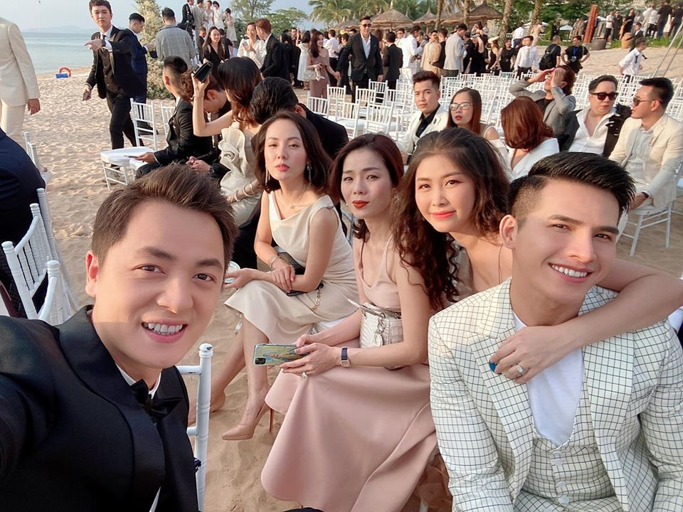 Lệ Quyên viết lời chúc mừng Đông Nhi - Ông Cao Thắng: "Chúc hai em mãi mãi hạnh phúc bên nhau...Một tình yêu lan toả hạnh phúc đến tất cả mọi người".