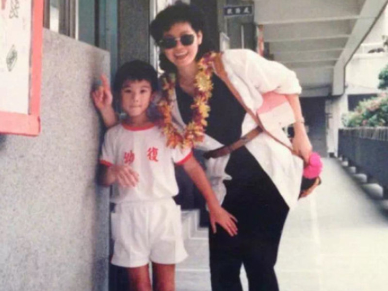 Cao Dĩ Tường thừa hưởng nhiều nét đẹp của mẹ lẫn bố.