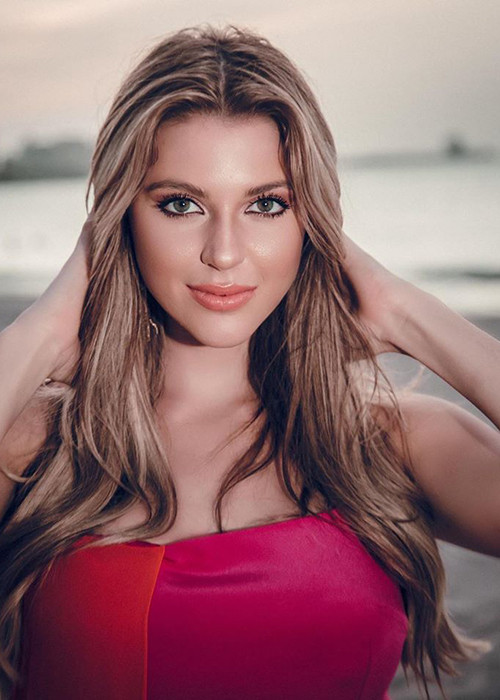 Sau khi cải thiện vòng một, người đẹp Puerto Rico trở thành đối thủ mạnh khiến nhiều thí sinh phải dè chừng.