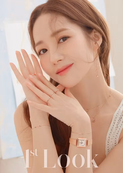 Park Min Young thừa nhận phẫu thuật thẩm mỹ vào năm 2010 và được công chúng ủng hộ quyết định dao kéo.