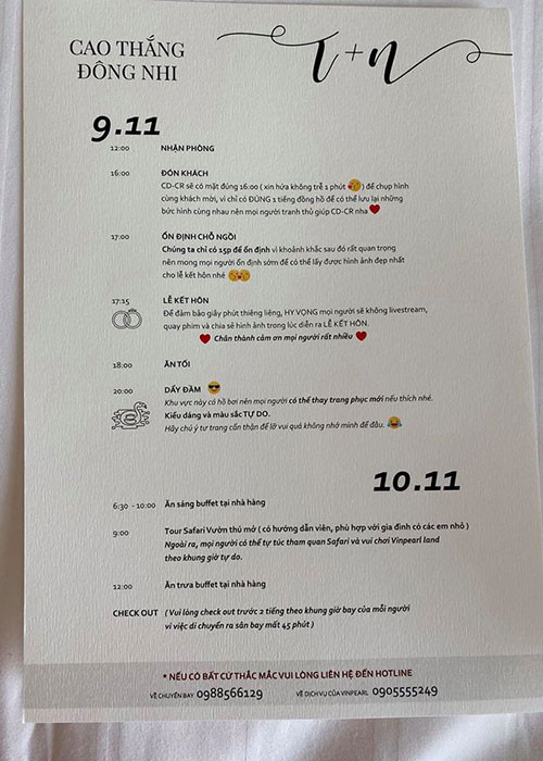 Cô dâu chú rể sẽ có mặt vào lúc 16h để chụp ảnh cùng khách mời. Đến 17h15, đôi uyên ương tổ chức hôn lễ.