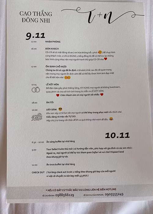Cô dâu chú rể sẽ có mặt vào lúc 16h để chụp ảnh cùng khách mời. Đến 17h15, đôi uyên ương tổ chức hôn lễ.