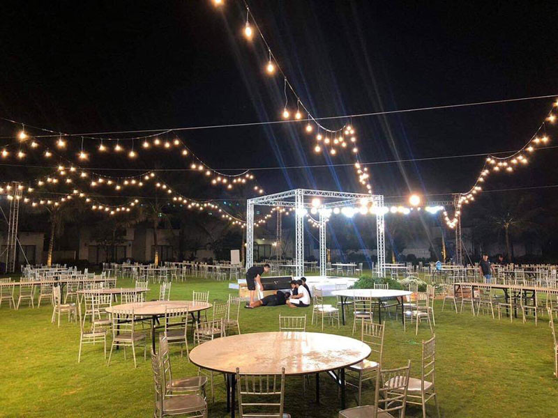 Vợ chồng Ông Cao Thắng cập nhật hình ảnh không gian hôn lễ đồng thời bày tỏ: "Không gian xinh xẻo trong mơ đang chờ đợi chiều nay. Giờ G nôn nao quá".