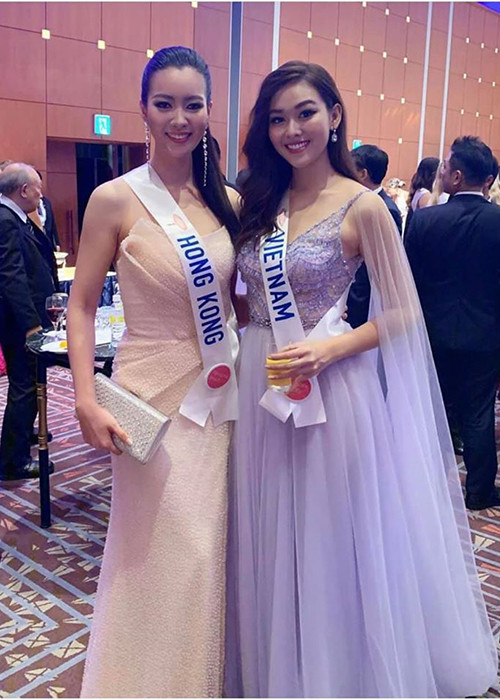 Phong cách thời trang của Tường San tại cuộc thi hiện bị chê không ổn định. Cô nhiều lần chọn trang phục tạo cảm giác cánh tay thô, vòng hai kém thon gọn hay mẫu thiết kế trông khá bánh bèo trong khi cuộc thi đề cao vẻ đẹp thanh lịch.