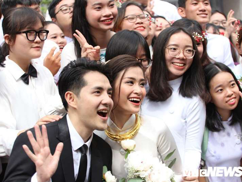 Đám cưới của Đông Nhi và Ông Cao Thắng diễn ra vào ngày 9/11 tại Phú Quốc. Vì vậy, chiều ngày 8/11, cặp đôi sẽ bay tới Phú Quốc để chuẩn bị cho hôn lễ. Ảnh: VTC