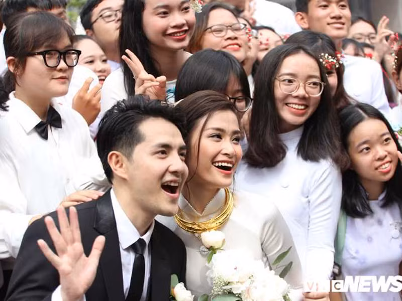 Đám cưới của Đông Nhi và Ông Cao Thắng diễn ra vào ngày 9/11 tại Phú Quốc. Vì vậy, chiều ngày 8/11, cặp đôi sẽ bay tới Phú Quốc để chuẩn bị cho hôn lễ. Ảnh: VTC