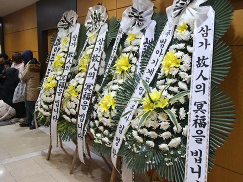 Đám tang của Goo Hara diễn ra kín đáo.