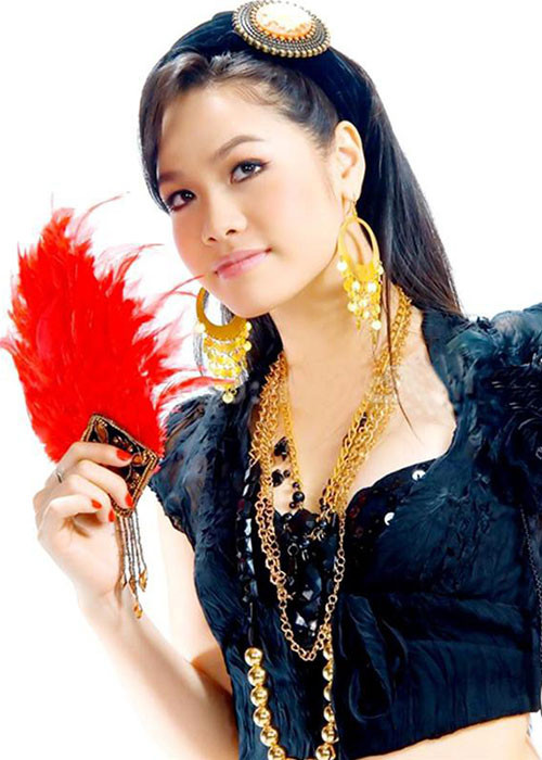 Ngoài ca hát, Nhật Kim Anh còn tham gia đóng phim.