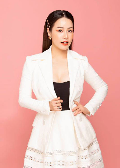 Sau nhiều năm bước vào showbiz, Nhật Kim Anh lột xác về ngoại hình.