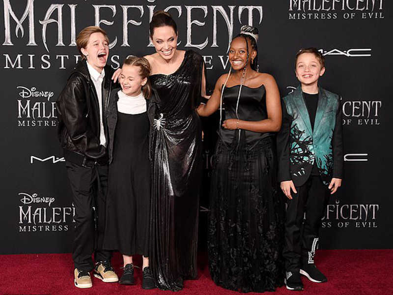 “Hiện tại tôi phải sống ở nơi bố của bọn trẻ lựa chọn”, nữ diễn viên tâm sự khi được hỏi về muốn sống ở đâu hơn nước Mỹ.