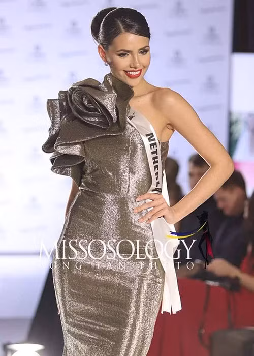 Nathalie Mogbelzada đến từ Hà Lan có nhiều khả năng giành vương miện vì vẻ đẹp thanh lịch và biết cách sử dụng những lợi thế của mình để gây ấn tượng.