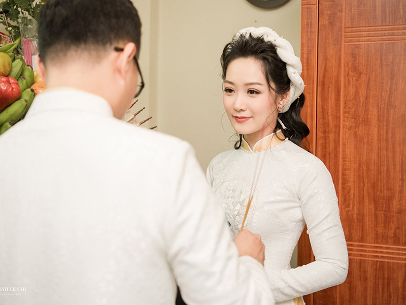 Khán giả chỉ biết được thông tin Thu Hà chuẩn bị lên xe hoa khi một người bạn thân của người đẹp chia sẻ hình ảnh lễ ăn hỏi.