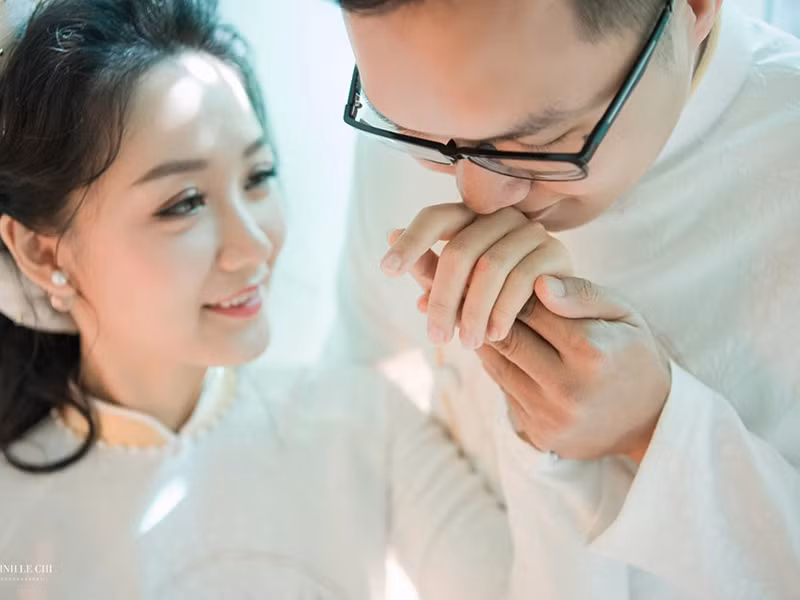 Loạt ảnh lễ ăn hỏi mới đây của BTV Thu Hà vừa được chia sẻ.